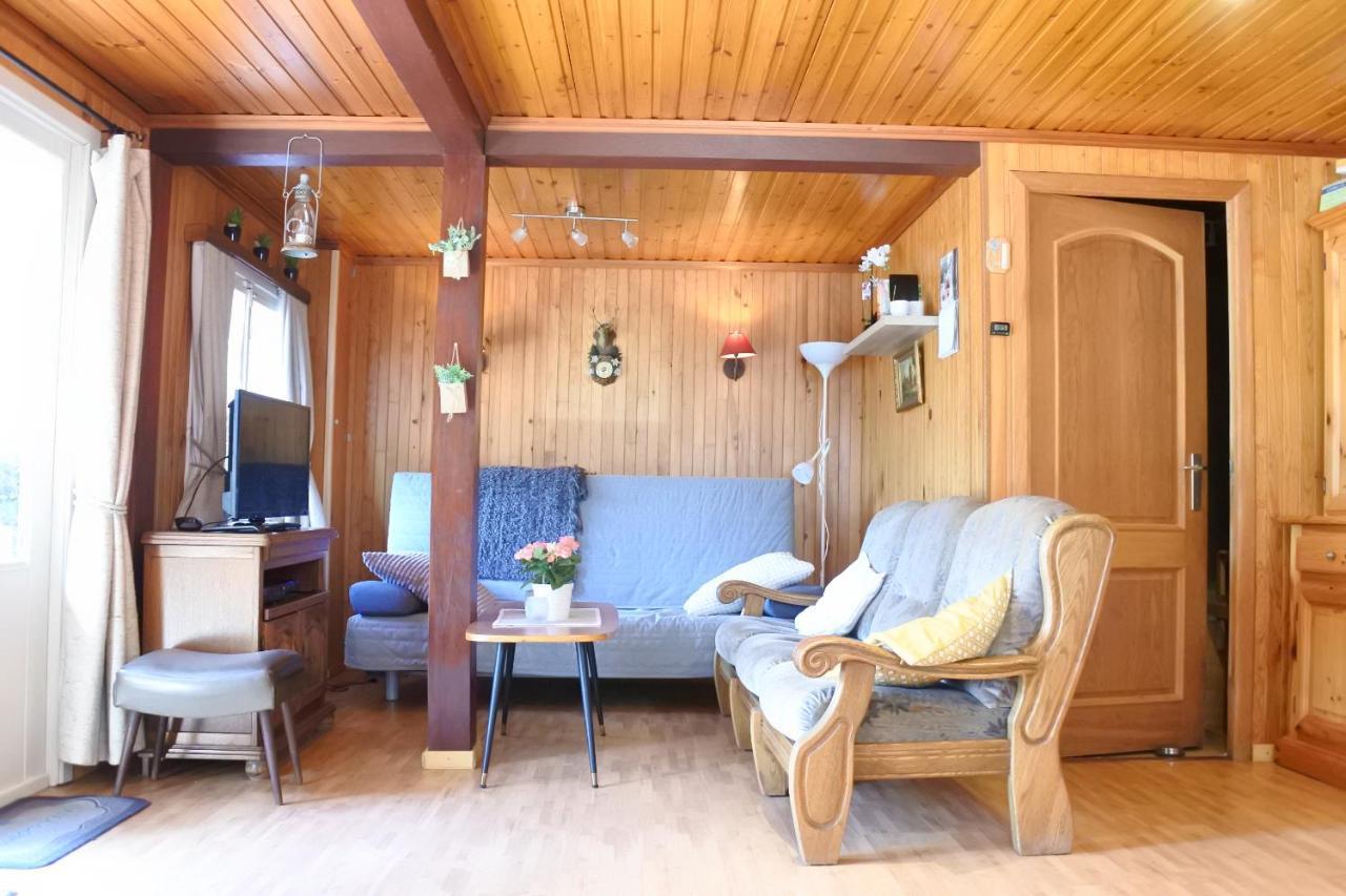 Aux Ecureuils Villa Resteigne Exteriör bild