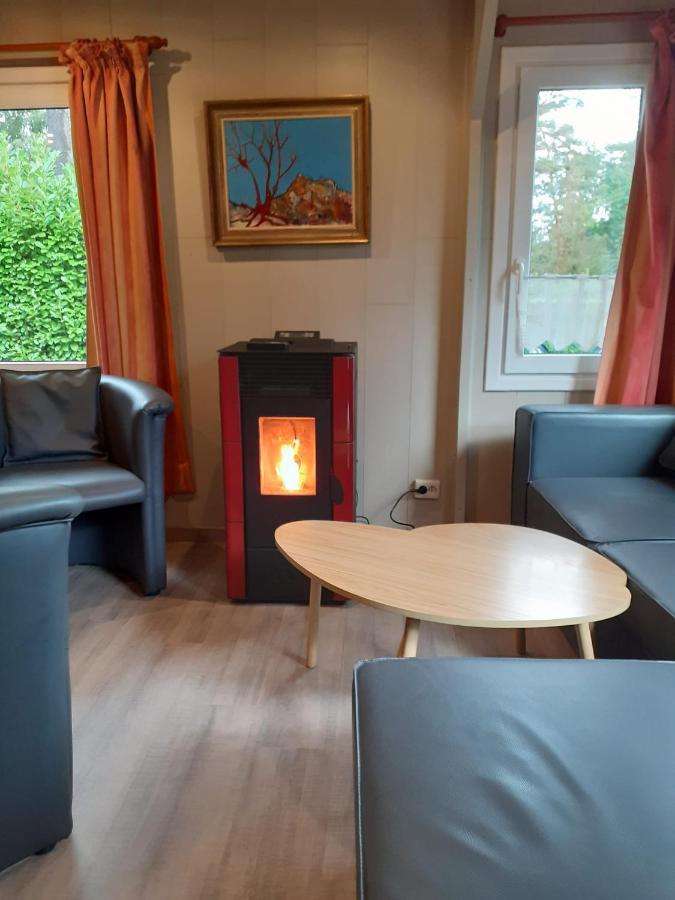 Aux Ecureuils Villa Resteigne Exteriör bild